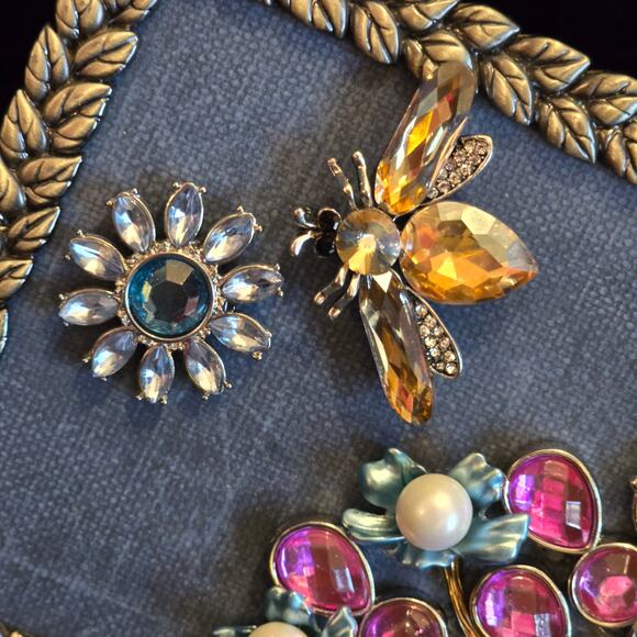 Hand Crafted Framed Jewelry Art 6.5"W x 4.5"H - Picture 5 of 6